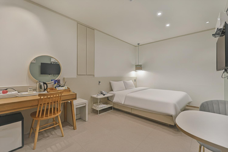 Bedroom 4, Palace Hotel Ulsan, Jung