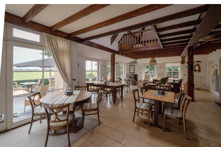 Food & Drinks, B&B Stations Koffiehuis, Nijefurd