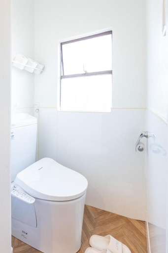 Bathroom 4, Almas Guest House, Nagasaki