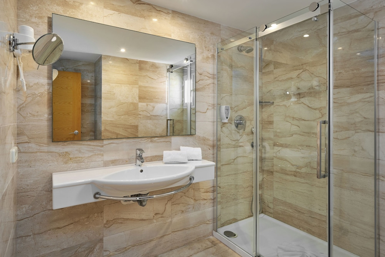 Bathroom 4, Grupotel Alcudia Suite, Baleares