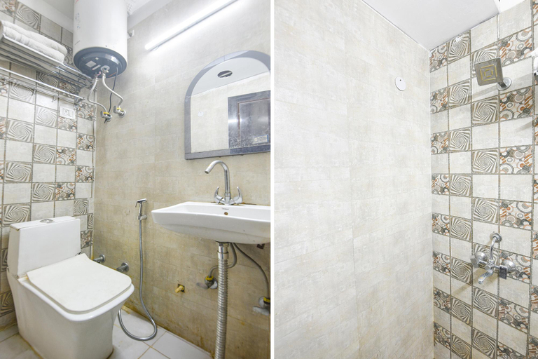 Bathroom 5, Via Great Residency I, Delhi