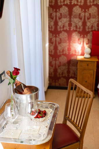 Food & Drinks 4, Relais La Torre - Domus Verona, Verona