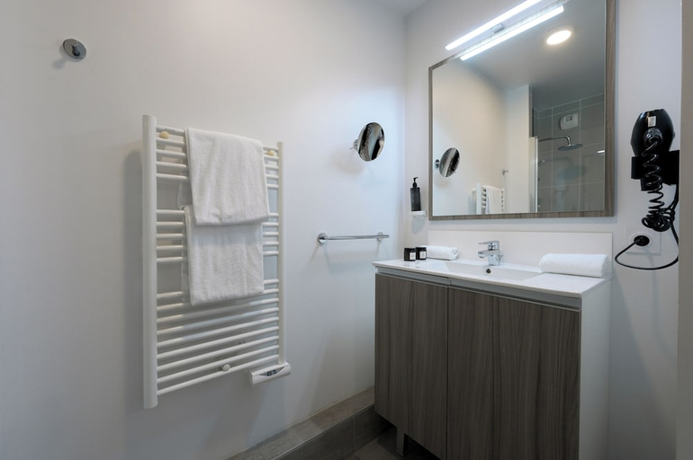Bathroom 5, Nemea Appart Hotel Residence So Cloud, Rhône