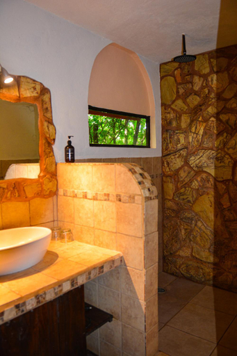 Bathroom 3, Mundo Milo Eco Lodge, Santa Cruz