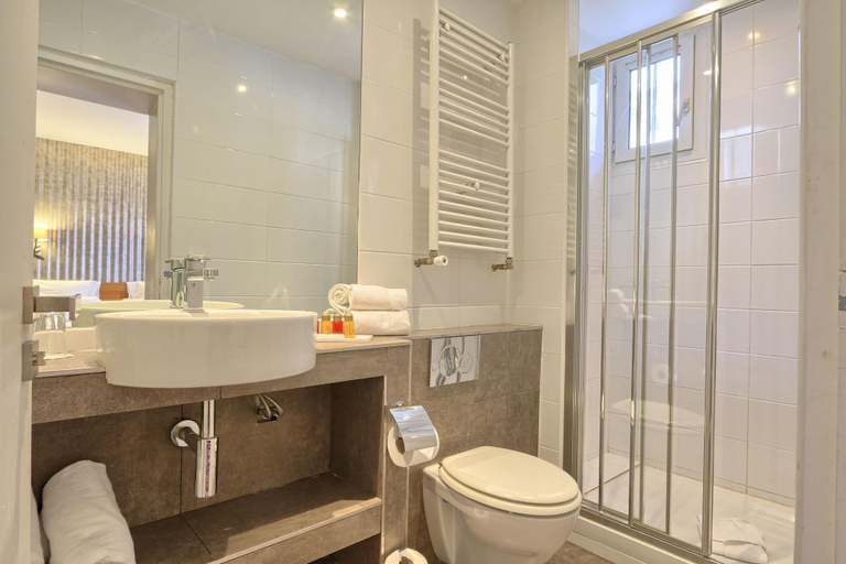 Bathroom 4, Hotel Mondial, Paris