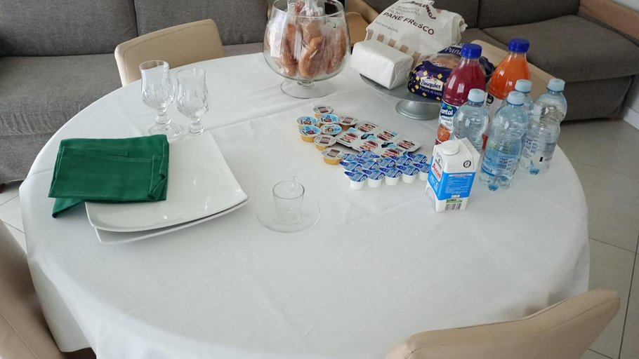 Food & Drinks, Home & B, Arezzo