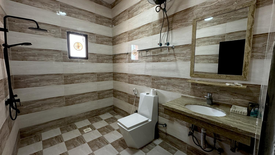 Bathroom 2, Roushan Resort, Marbat