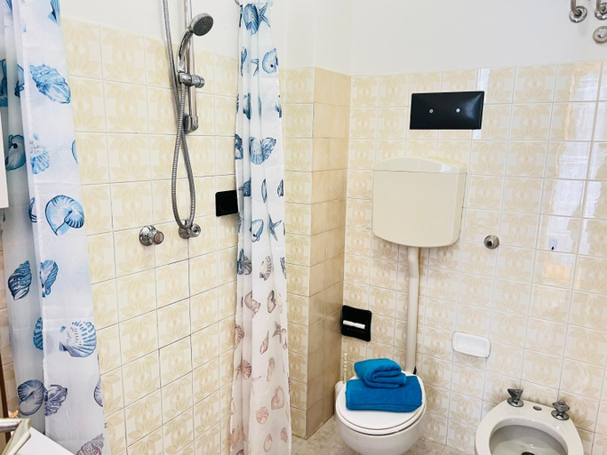 Bathroom 2, Condominio Corso, Venezia