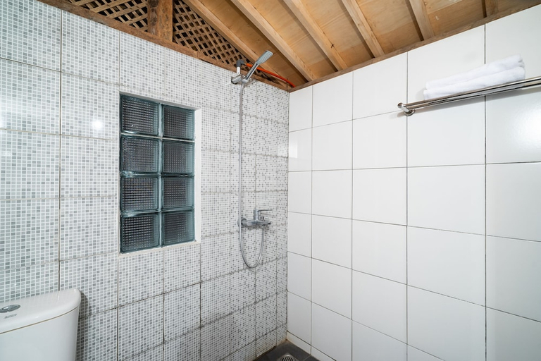 Bathroom 4, OYO 2393 Omahe Nawung, Magelang