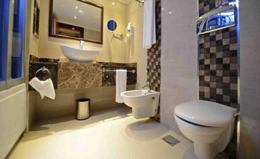 Bathroom 5, live Nile in style Nile cruise in Luxor and Aswan, Luxor