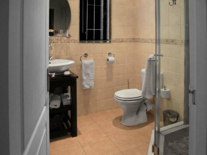 Bathroom 4, No 5 on Franschoek, City of Johannesburg