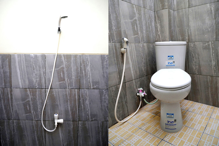 Bathroom 4, Spot On 2629 Duta Karimun, Jepara