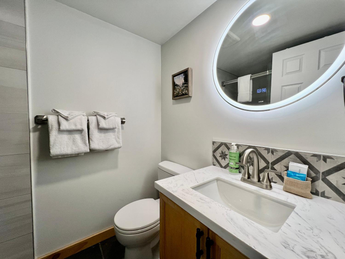 Bathroom 4, Panorama Mountain Resort - Horsethief Lodge with Fairmont Creek, East Kootenay