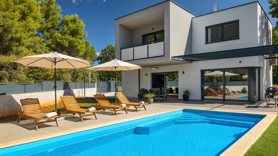 5, Modern villa Eva with pool and 2 bedrooms in Tar, Poreč