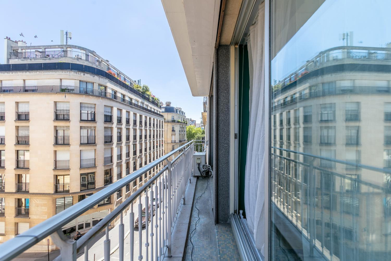 Others 4, Studio Elysees, Paris
