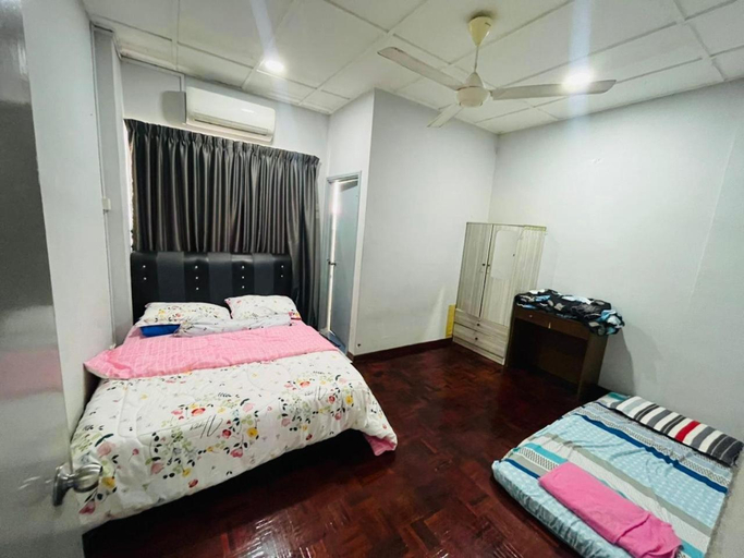 Bedroom 4, Laguna Resort Holiday, Port Dickson