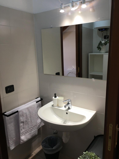 Bathroom 4, Tirano stazioni flow rooms, Sondrio