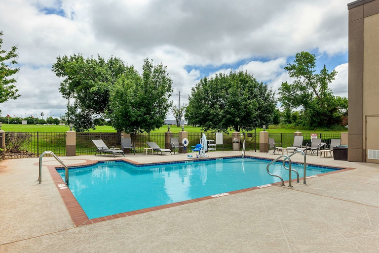 Sport & Beauty, Quality Suites Sherman, Grayson