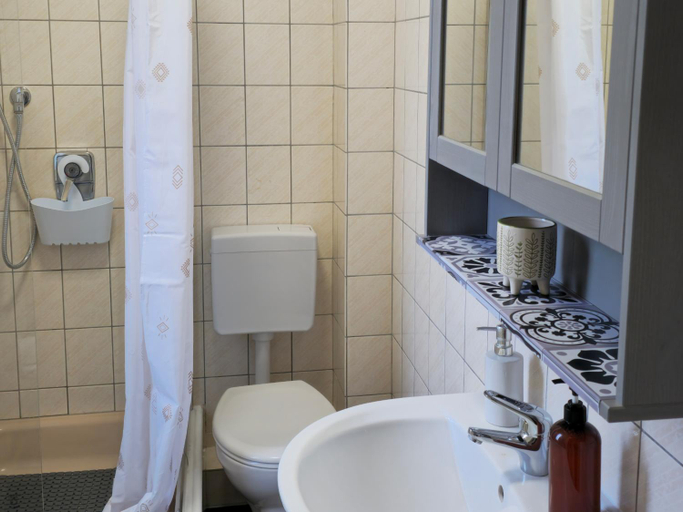 Bathroom 3, Gastehaus Bergedorf 2, Hamburg