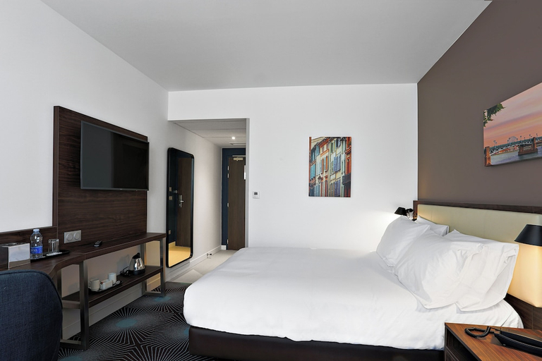 Bedroom 4, Hampton By Hilton Toulouse Airport, Haute-Garonne
