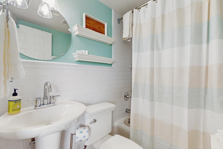 Bathroom, Bungalow Beach Place 7, Pinellas