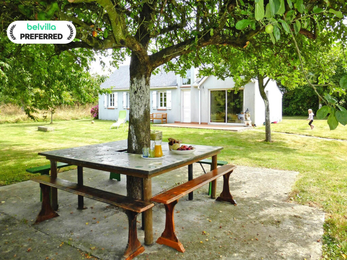 Others 3, House and huge garden surrounded by apple trees, Manche