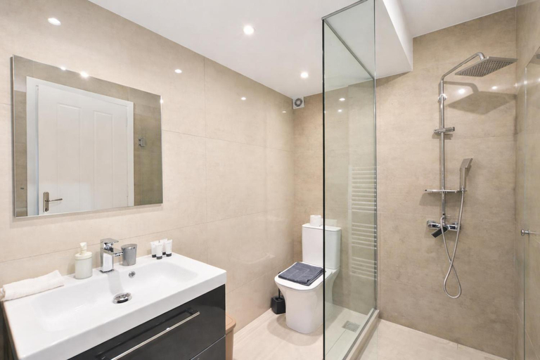 Bathroom 2, Omorfokklisias by Verde Apartments, Attica