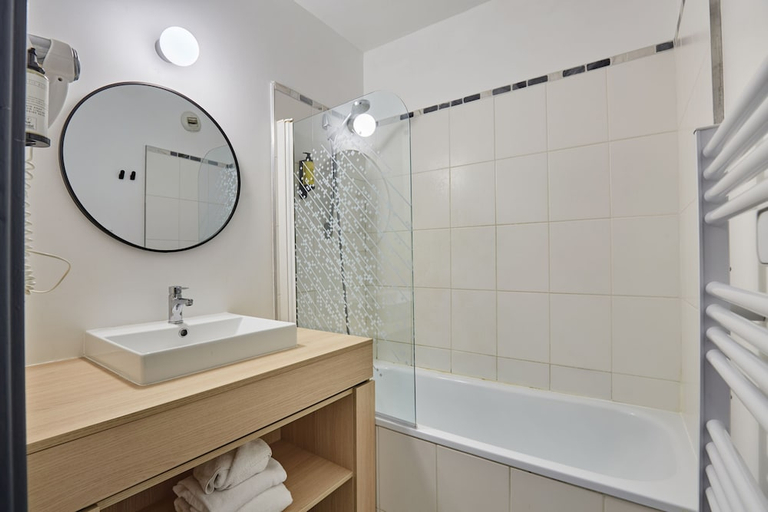 Bathroom 4, Aix en Provence Centre Palais des Congrès, Bouches-du-Rhône