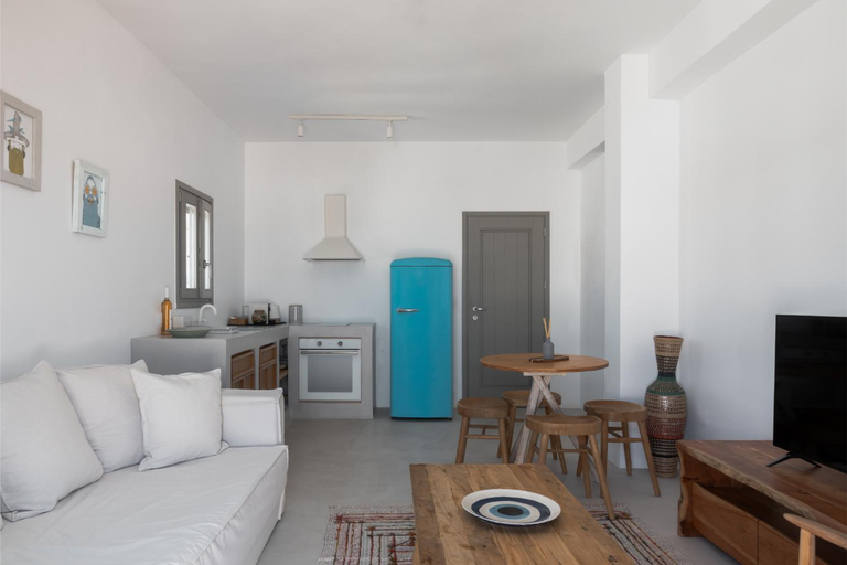 Others 3, Siora of Paros - Ammiralis & Castelis, South Aegean