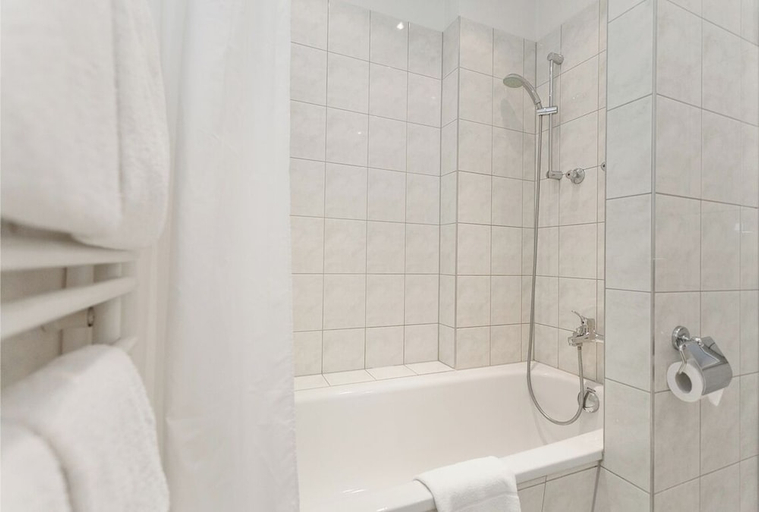 Bathroom 5, acom-Hotel Berlin Kurfürstendamm, Berlin