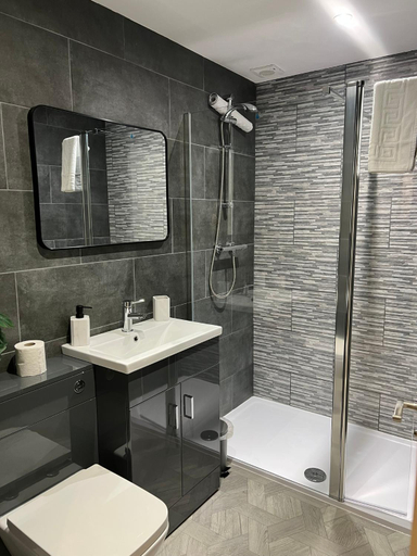 Bathroom 2, The Globe Apartments and Bedrooms, Cumbria