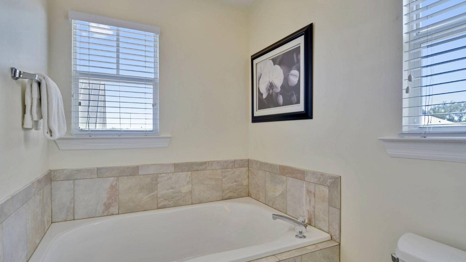 Bathroom 3, Coral Villa by Avantstay Close 2 DT Key West Shared Pool & Patio!, Monroe