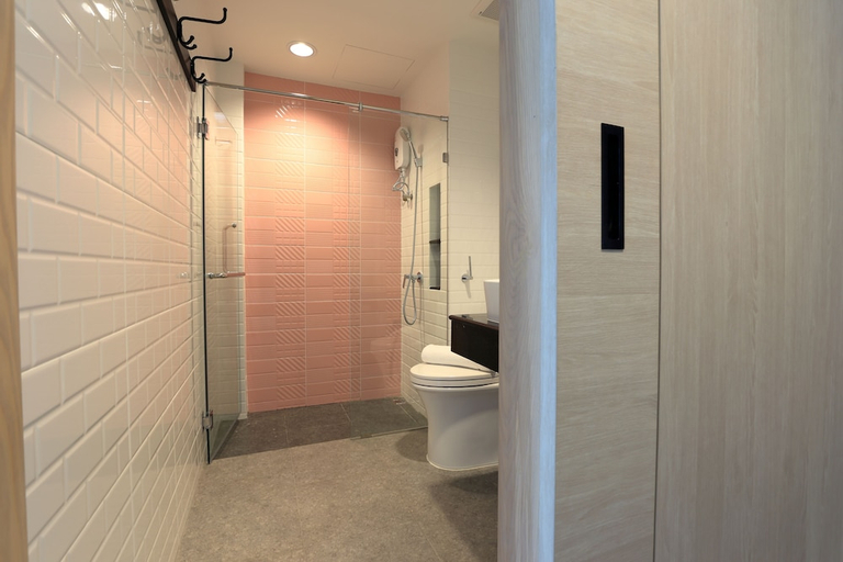 Bathroom 5, Port Canary Hotel, Lat Krabang