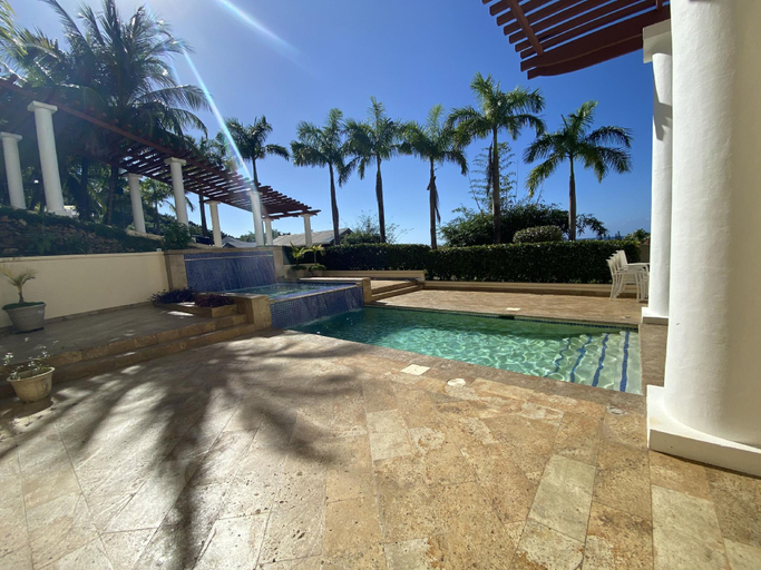Sport & Beauty 2, Sea Vue Luxury Vacation Condominiums, Roatán
