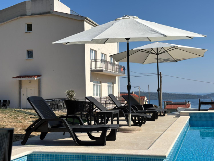 Sport & Beauty 2, The View Split. Highlight with Roof-Top-Terrace and Pool, Kaštela