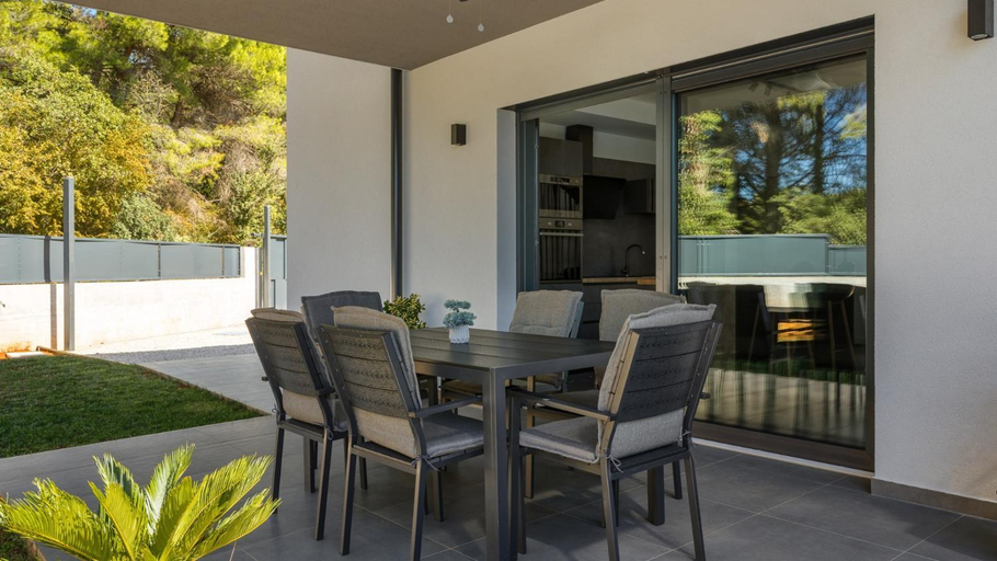 Facilities 2, Modern villa Eva with pool and 2 bedrooms in Tar, Poreč
