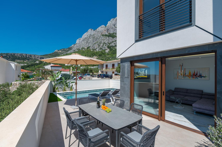 Others, Villa Hillson, Makarska