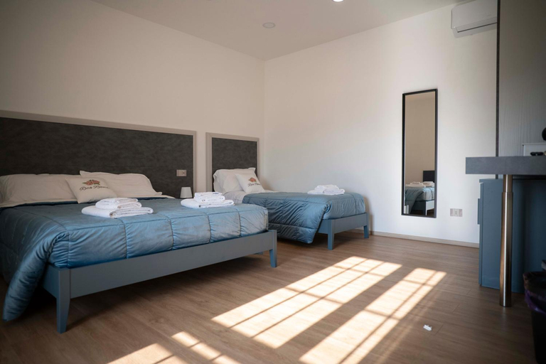 Bedroom 4, Rosa Rooms Pompei (Affittacamere professionale), Napoli