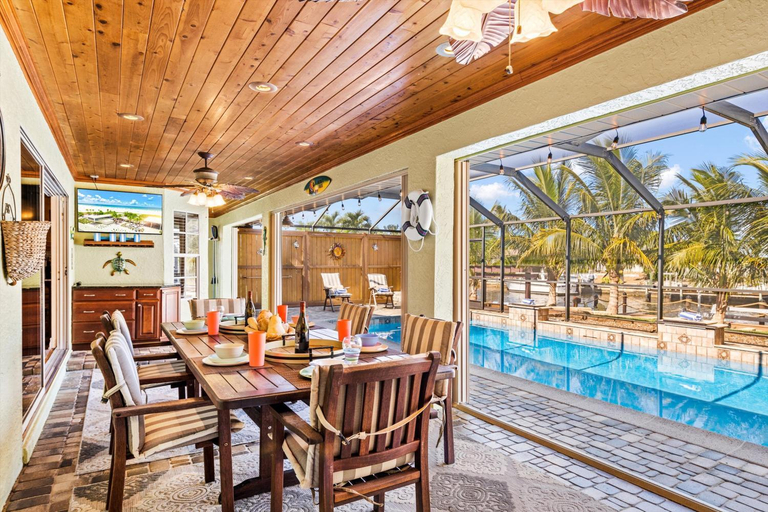 Food & Drinks 4, Direct Access Waterfront Villa with Heated Pool & Spa - Edgewater Escape - Roelens Vacations, Lee
