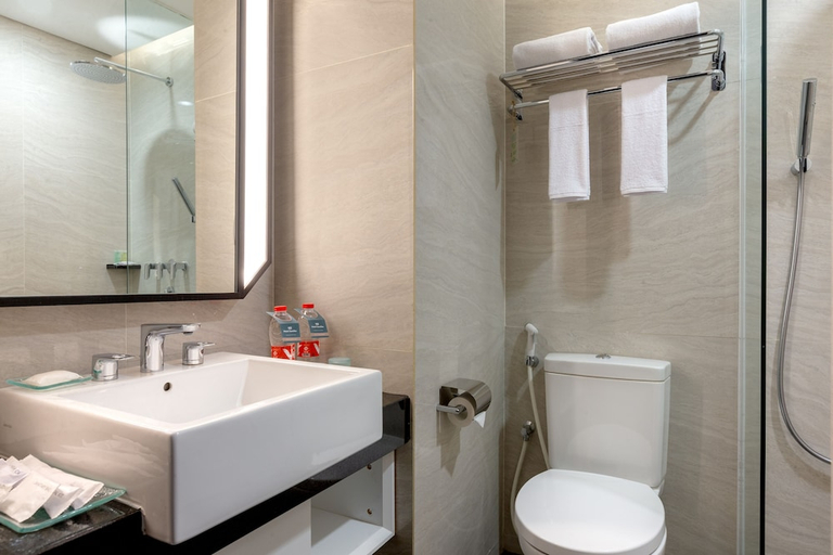 Bathroom, Hotel Santika Pasir Koja, Bandung