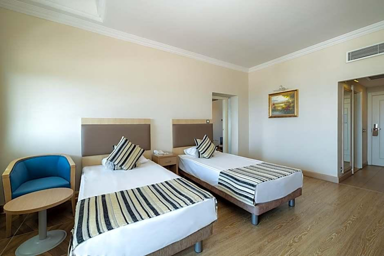 Bedroom, Crystal Tat Beach Pearl Collection, Serik