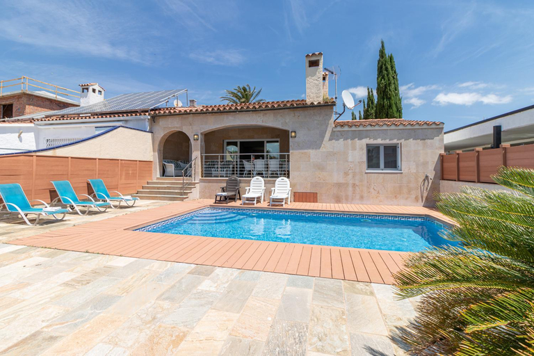 Sport & Beauty 2, Apart-Rent Villa Pani 0141 con piscina y amarre, Girona