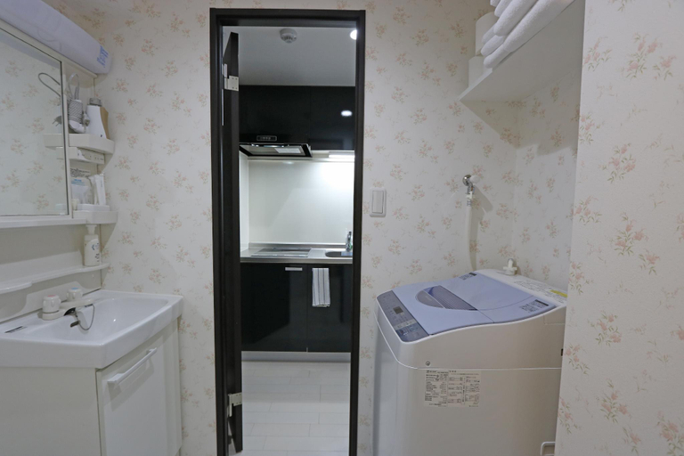 Bathroom 5, Petit Grande Nuage, Sumida