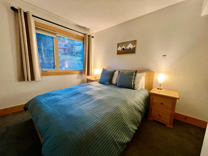 Bedroom 3, Panorama Mountain Resort - Horsethief Lodge with Fairmont Creek, East Kootenay