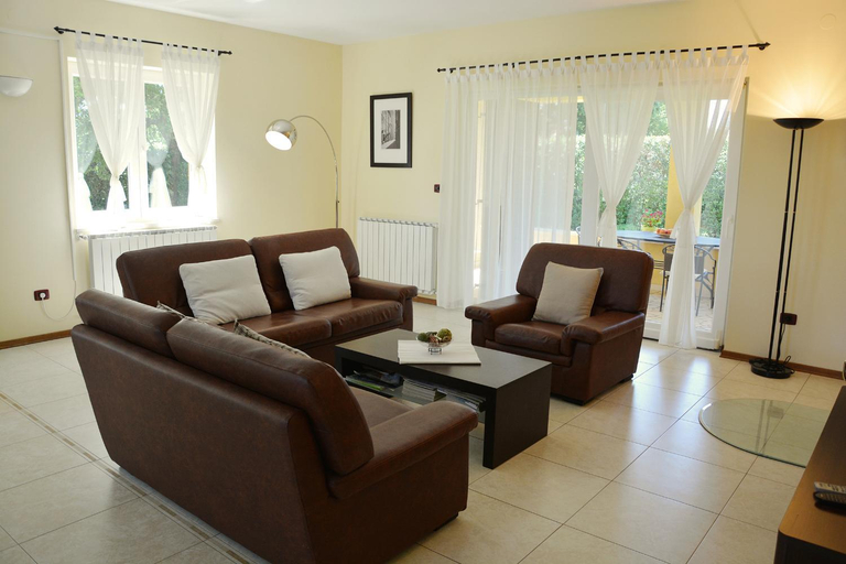Others 5, Villa Gardena with private pool, Ližnjan