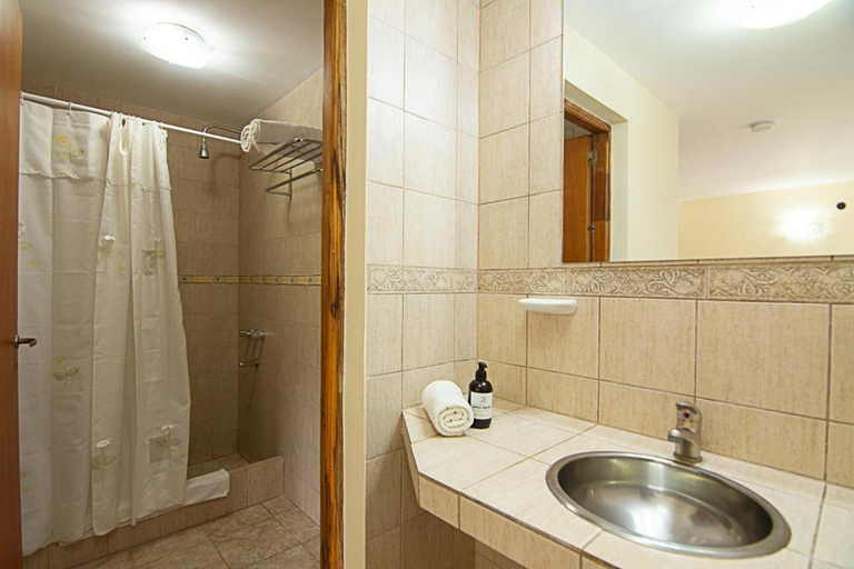 Bathroom 4, Hostel Pioneros del Valle, Lago Argentino