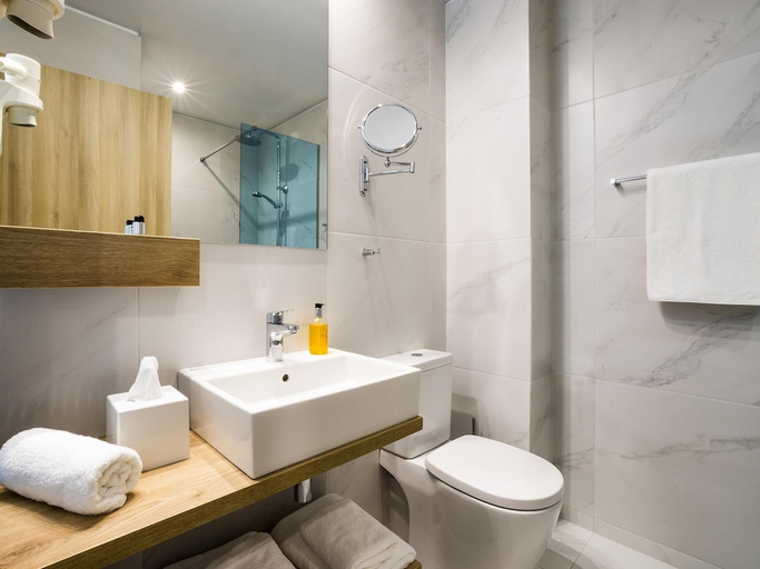 Bathroom 5, ibis Styles Athens Routes, Attica