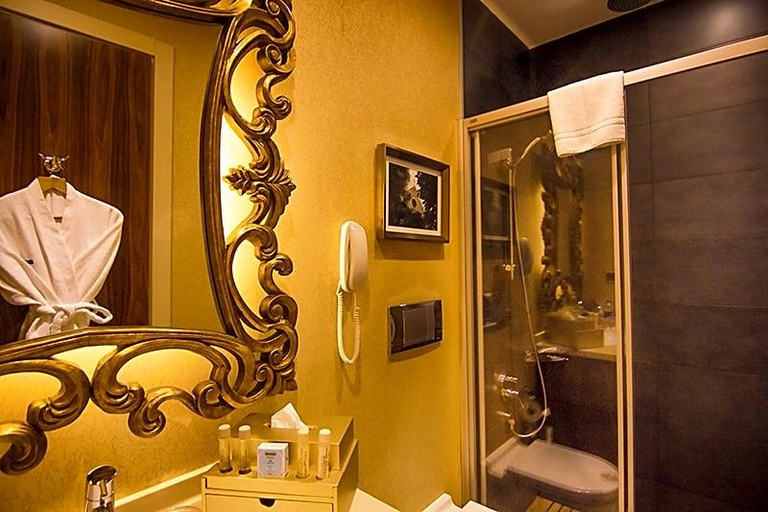 Bathroom 5, The Story Hotel Pera, Beyoğlu