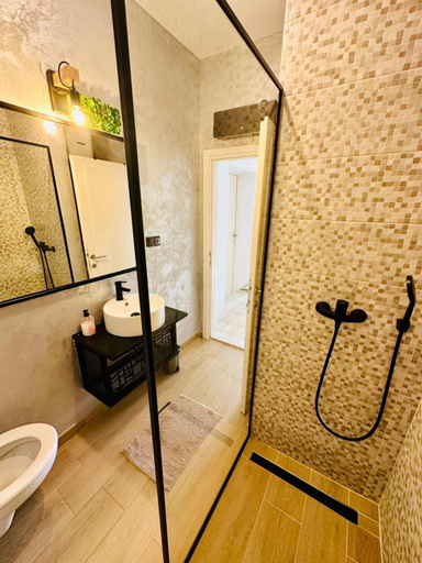 Shower 4, Villa Philia, Herzegovina-Neretva