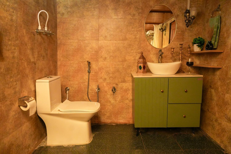 Bathroom 3, Flustern, Kullu